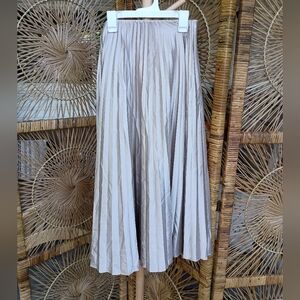 All In Favor Elegant Cream Pleated Skirt_Medium
